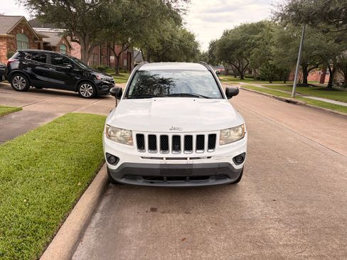 Used 2013 Jeep Compass Sport FWD image 2