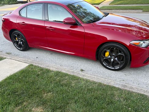 Used 2017 Alfa Romeo Giulia Ti w/ TI 19" Sport Package AWD/4WD image 10