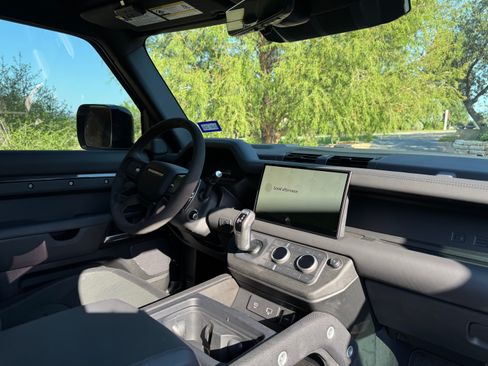 Used 2023 Land Rover Defender 90 V8 image 13