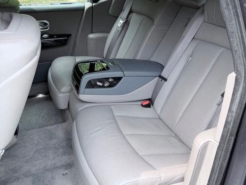 Used 2018 Rolls-Royce Phantom Sedan RWD image 16