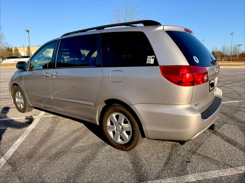 Used 2009 Toyota Sienna LE image 8