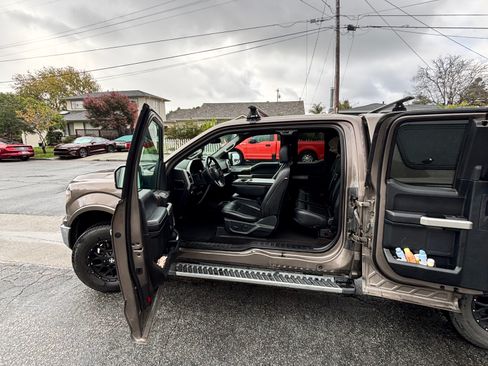 Used 2019 Ford F150 Lariat image 2