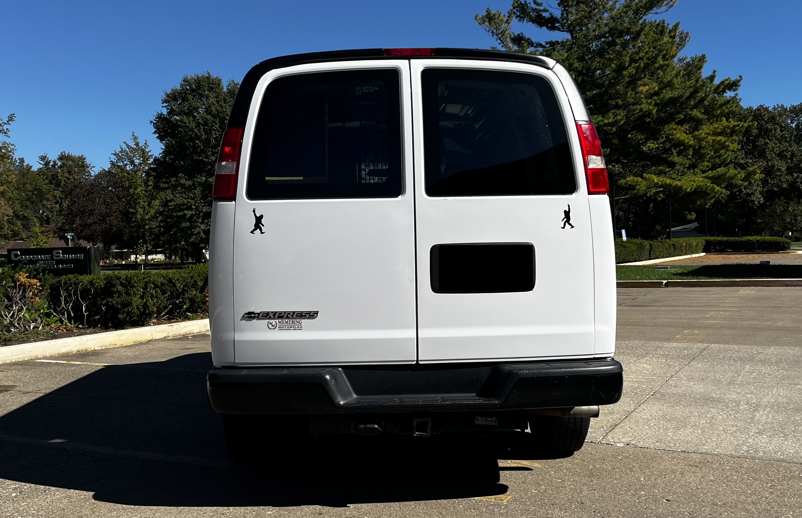 Used 2019 Chevrolet Express 2500 w/ Driver Convenience Package RWD image 6