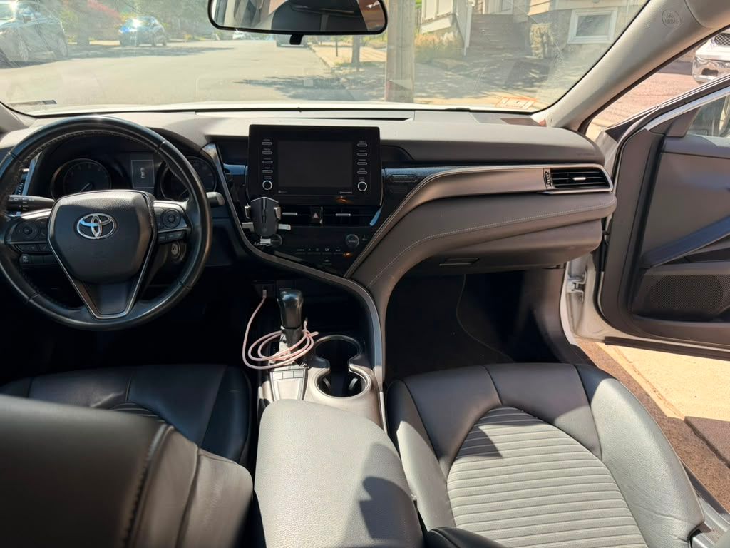 Used 2022 Toyota Camry SE FWD image 11