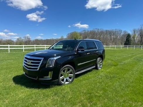 Used 2016 Cadillac Escalade Luxury AWD/4WD image 1