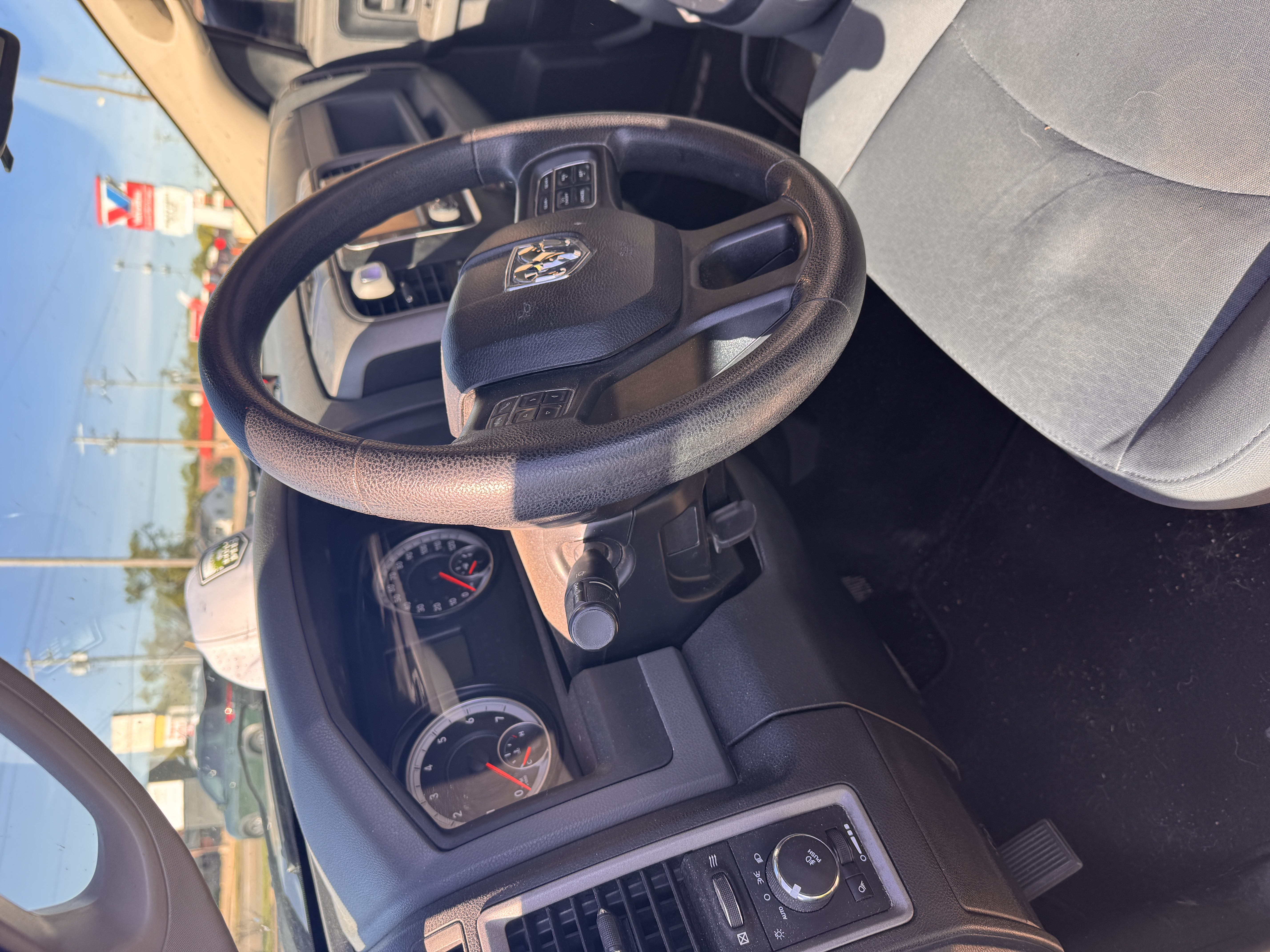 Used 2015 RAM 1500 Express AWD/4WD image 9