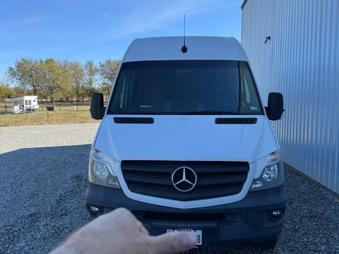 Used 2017 Mercedes-Benz Sprinter 2500 image 13