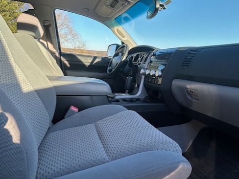 Used 2011 Toyota Tundra 4x4 CrewMax w/ SR5 Pkg image 13