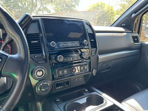 Used 2020 Nissan Titan PRO-4X w/ Pro-4x Convenience Package image 12