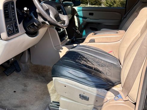 Used 2003 Chevrolet Suburban Z71 image 17