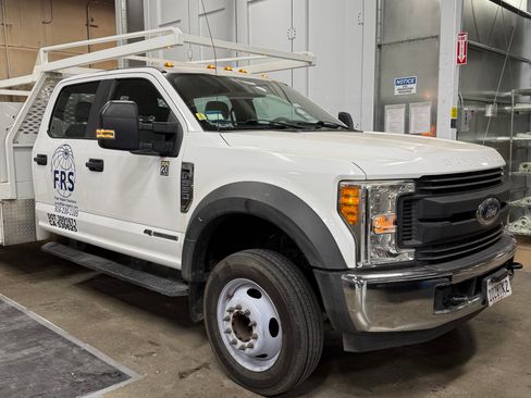 Used 2017 Ford F550 2WD Crew Cab Super Duty image 11