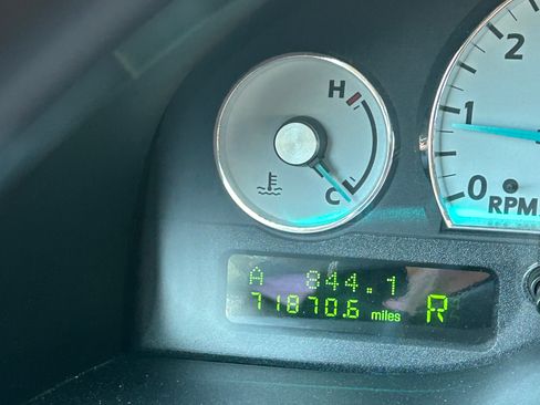 Used 2005 Ford Thunderbird Deluxe image 10