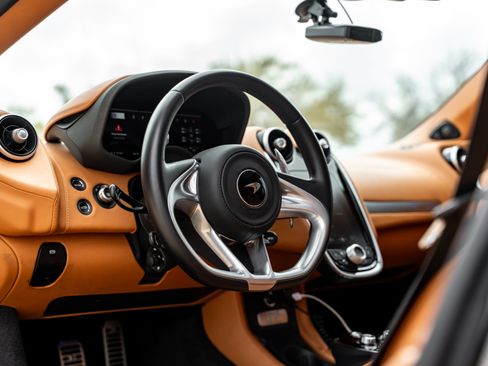 Used 2020 McLaren GT image 10