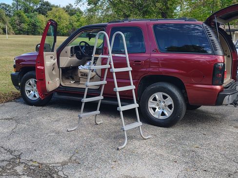 Used 2002 Chevrolet Tahoe LT image 1
