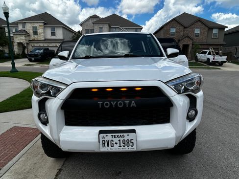 Used 2018 Toyota 4Runner SR5 AWD/4WD image 6