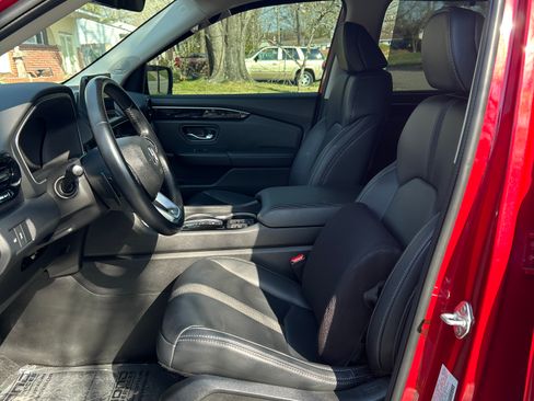 Used 2023 Honda Pilot Touring image 12