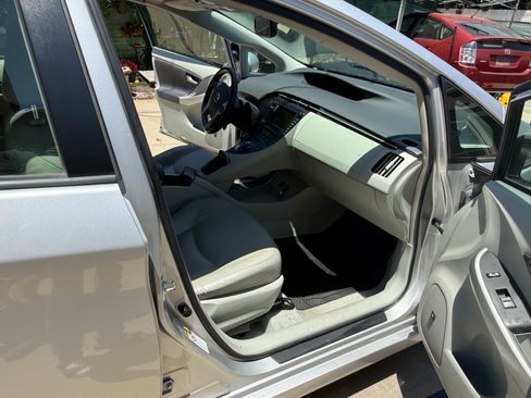Used 2011 Toyota Prius Four w/ Solar Roof Pkg FWD image 17