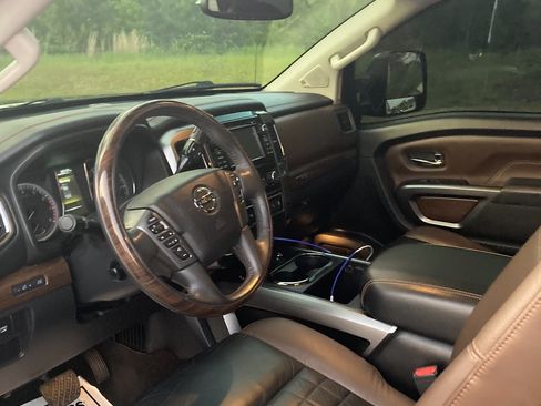 Used 2016 Nissan Titan Platinum Reserve image 5