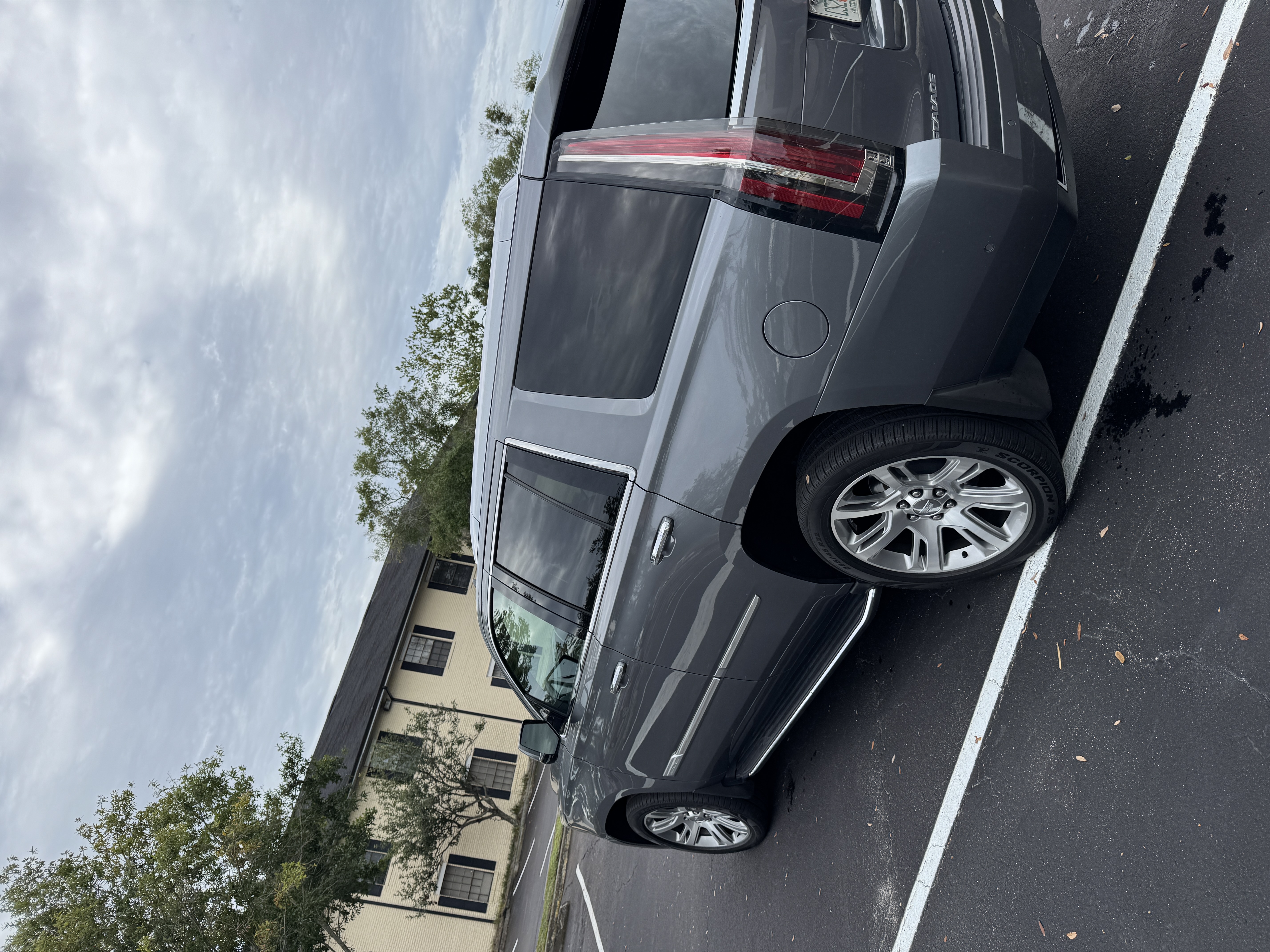 Used 2020 Cadillac Escalade Luxury AWD/4WD image 15