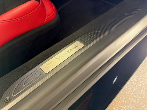Used 2020 Aston Martin V8 Vantage Coupe image 23