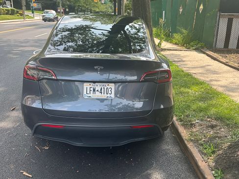 Used 2023 Tesla Model Y Long Range AWD/4WD image 11