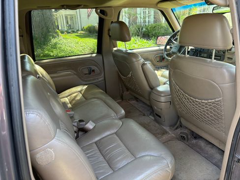 Used 1998 GMC Suburban 4WD w/ Marketing Opt Pkg 3 image 4