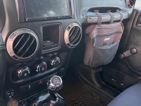 Used 2017 Jeep Wrangler Unlimited Sport w/ Connectivity Group AWD/4WD image 24