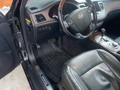 Used 2009 Hyundai Genesis 4.6 w/ Technology Pkg 5 image 2