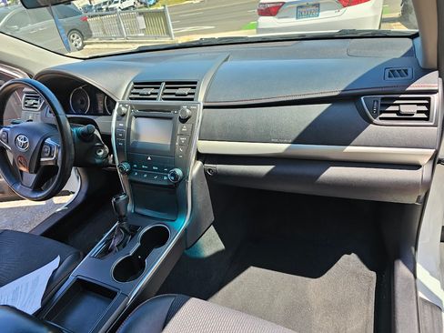 Used 2015 Toyota Camry LE image 5