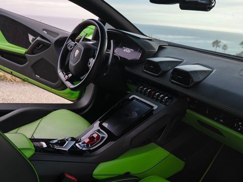 Used 2021 Lamborghini Huracan EVO RWD image 11
