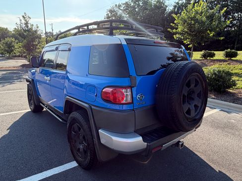 Used 2007 Toyota FJ Cruiser 2WD image 8