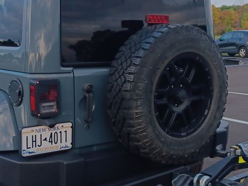 Used 2014 Jeep Wrangler Unlimited Sahara w/ Connectivity Group image 4