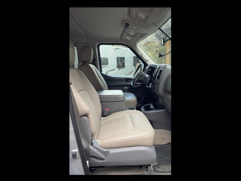 Used 2019 Nissan NV 3500 SL image 8