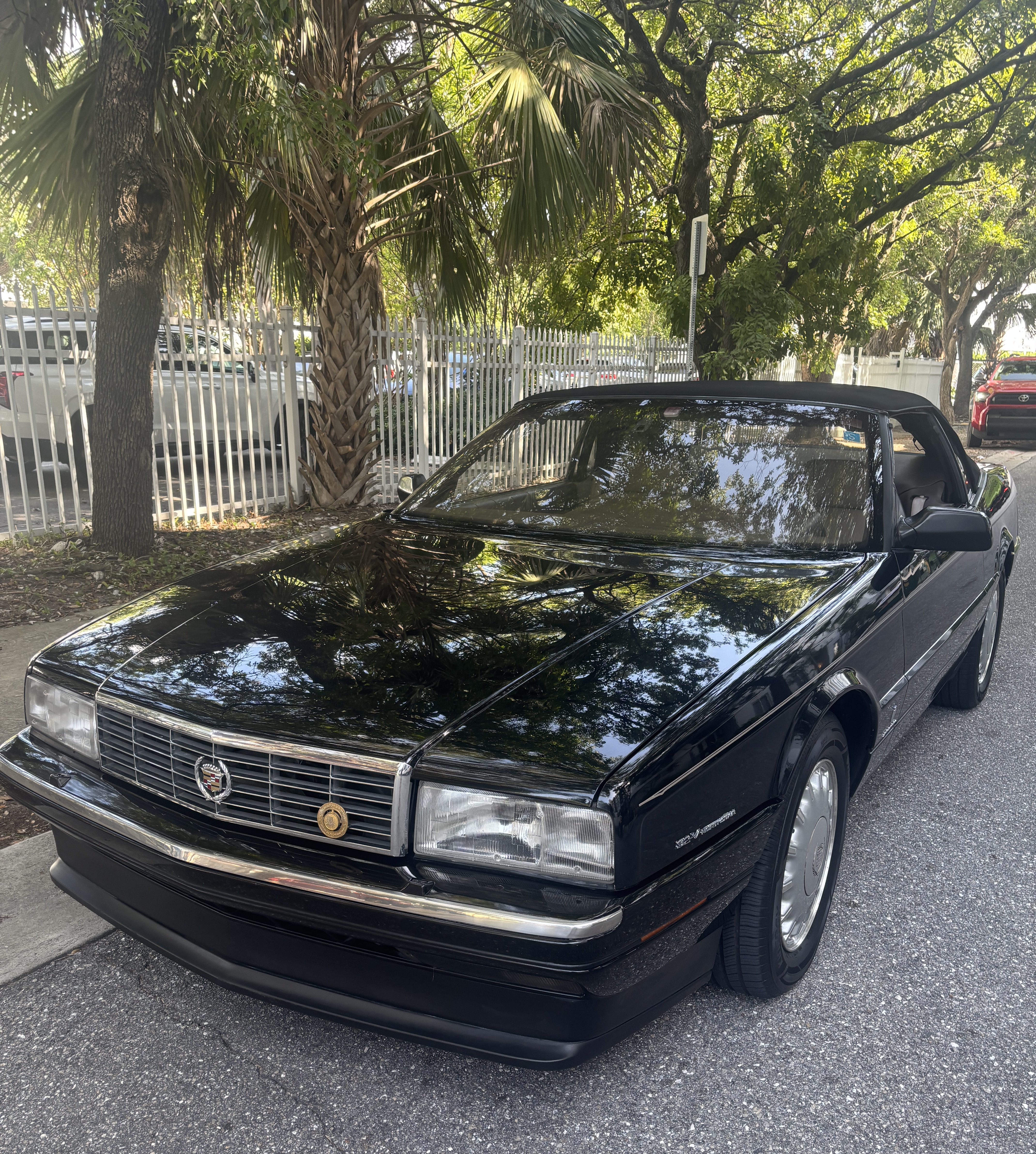 Used 1993 Cadillac Allante FWD image 1