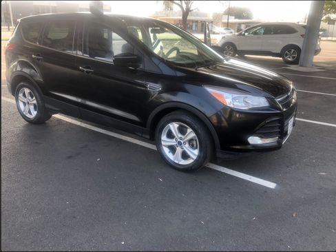 Used 2016 Ford Escape SE image 1