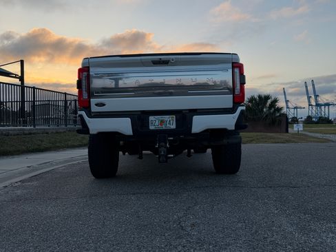 Used 2024 Ford F250 Platinum image 15