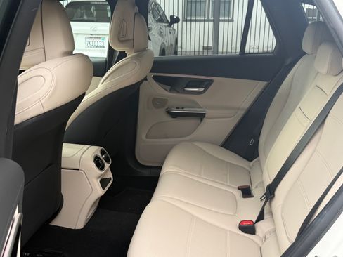 Used 2024 Mercedes-Benz GLC 300 4MATIC image 22