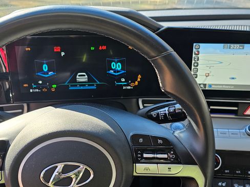 Used 2021 Hyundai Elantra Limited image 12