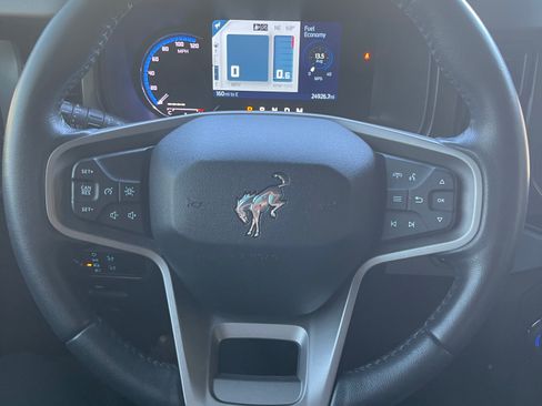 Used 2022 Ford Bronco Black Diamond image 18