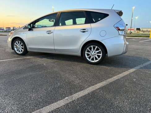 Used 2014 Toyota Prius V Five FWD image 6