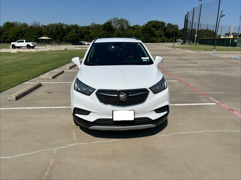 Used 2018 Buick Encore Preferred FWD image 2