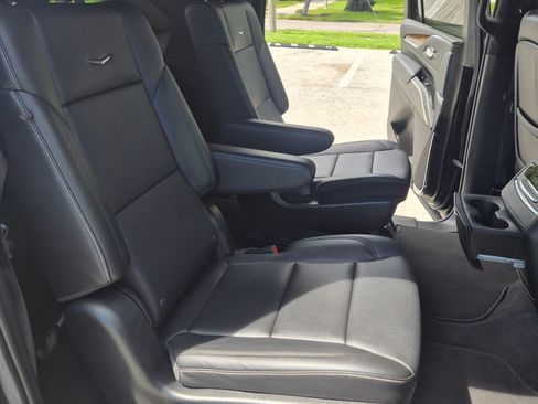 Used 2023 Cadillac Escalade ESV Luxury AWD/4WD image 19