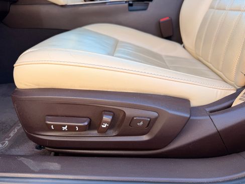 Used 2017 Lexus ES 350 w/ Luxury Package image 4