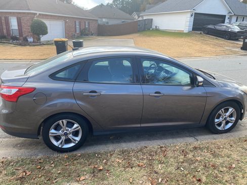 Used 2014 Ford Focus SE image 2