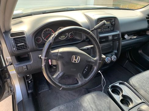 Used 2005 Honda CR-V LX image 2