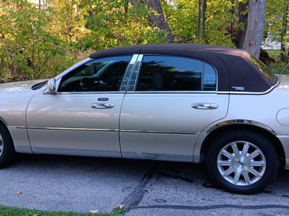 Used 2009 Lincoln Town Car Signature Limited