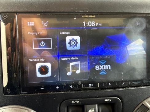 Used 2013 Jeep Wrangler Unlimited Sahara image 19