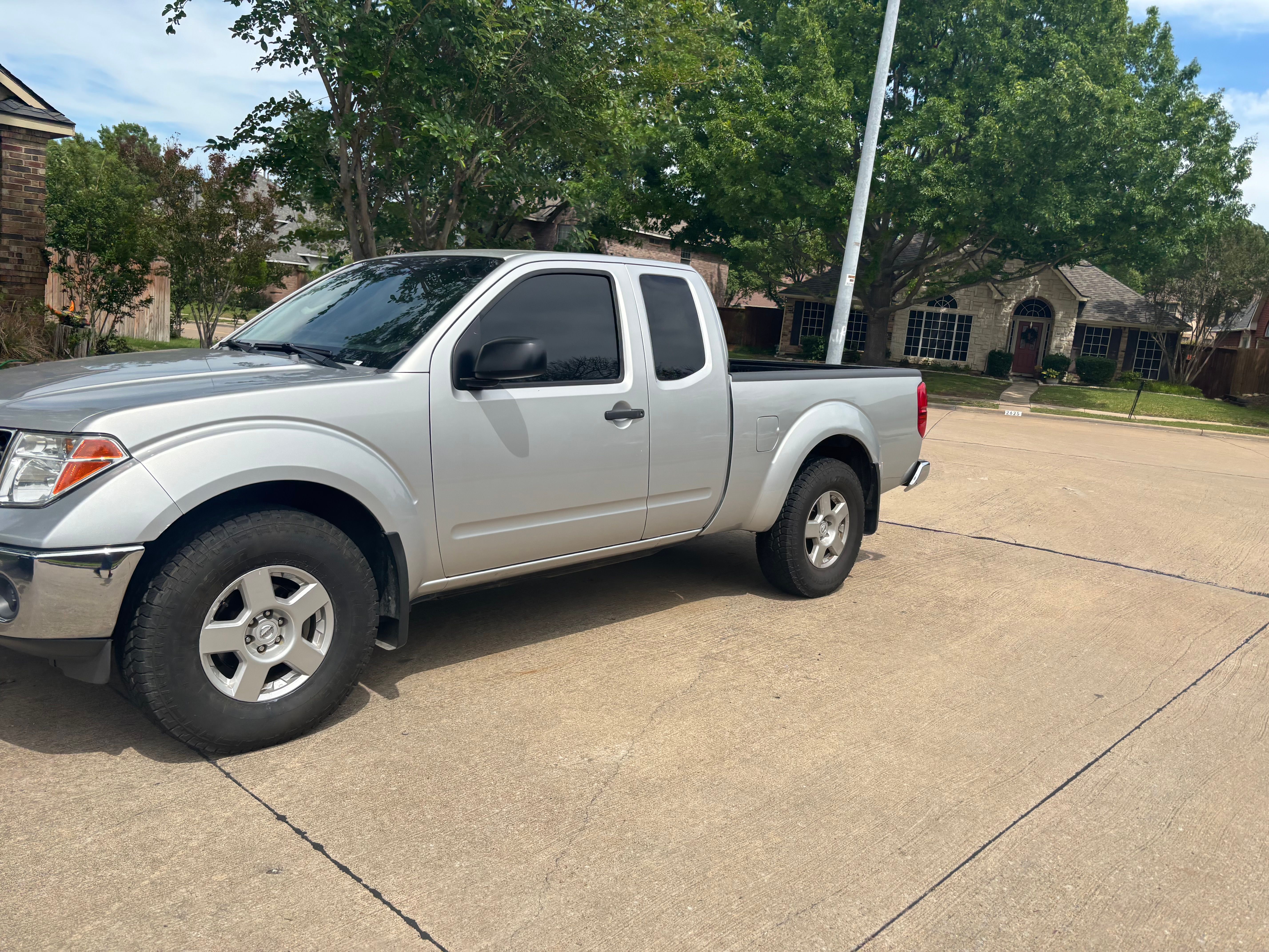Used 2008 Nissan Frontier SE w/ SE Value Truck Pkg AWD/4WD image 1