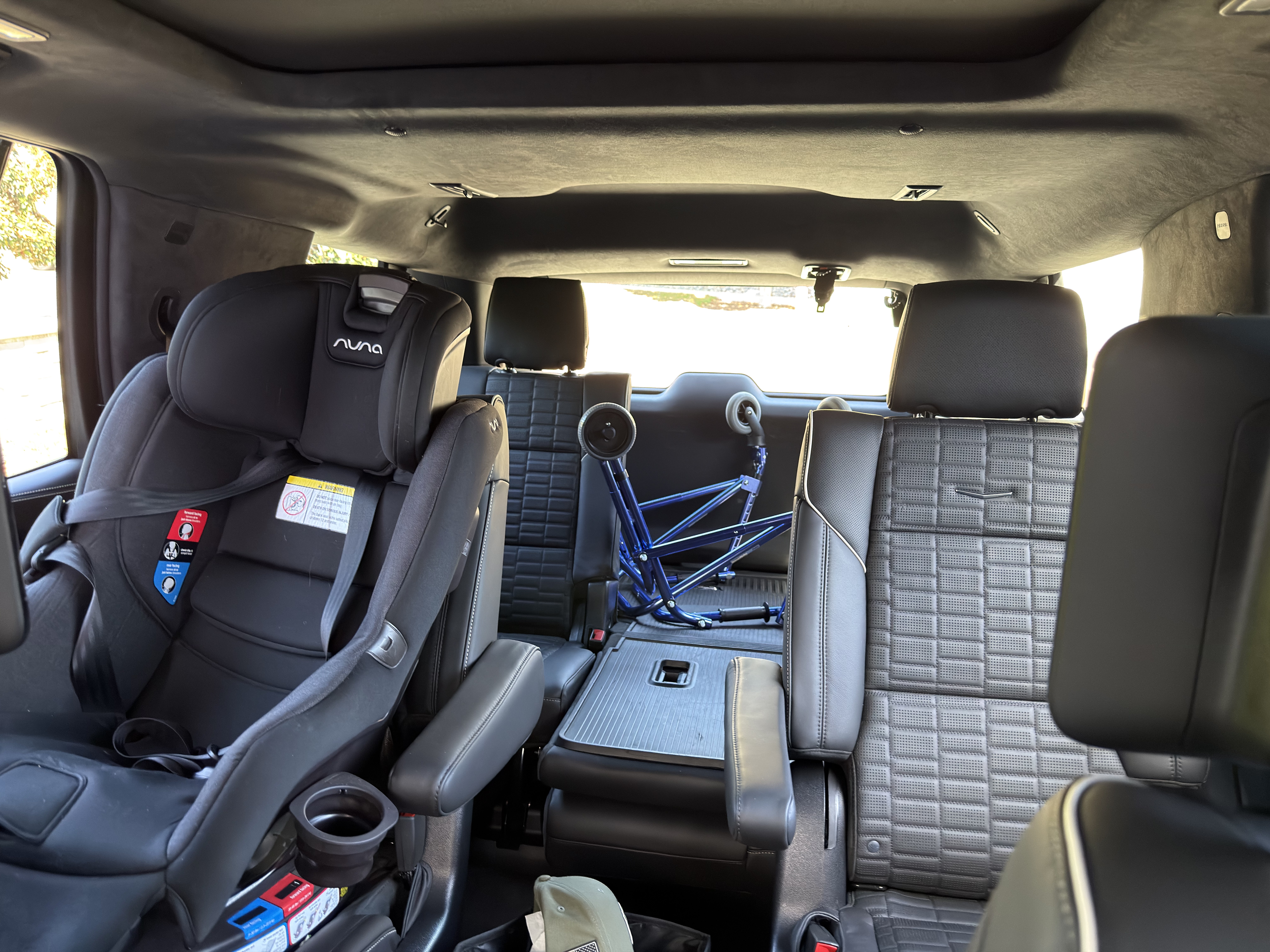 Used 2025 Cadillac Escalade Sport Platinum w/ LPO, ONYX Package AWD/4WD image 17