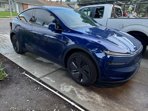 Used 2026 Tesla Model Y Long Range image 1